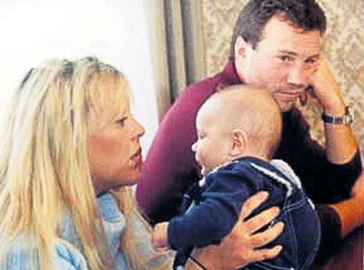 Конец 90-х. Александр СЕЛИВАНОВ с женой и старшим сыном