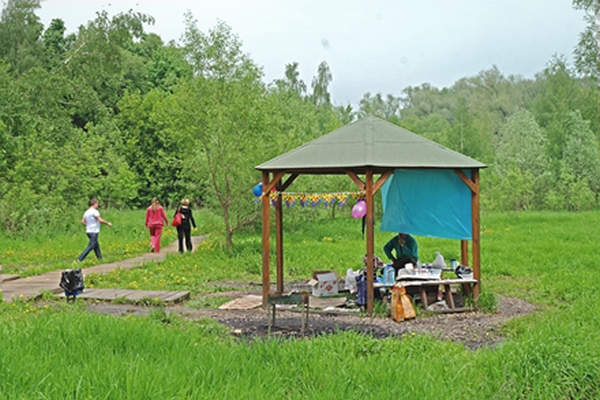 Площадка для жарки шашлыков в Долине реки Сетунь