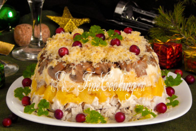 Приготовьте этот простой и вкусный салатик на праздничный стол (скоро ведь Православное Рождество), гости и домашние будут в восторге!