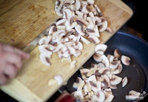 Куриный салат с грибами - фото шаг 2