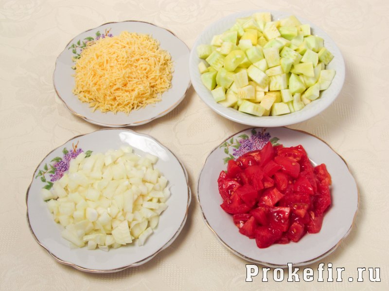 Куриная грудка с кабачками и помидорами в духовке в кефирном маринаде: фото 3