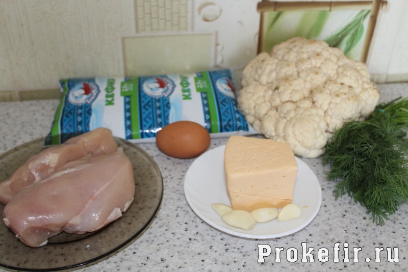 Цветная капуста с курицей запеченная в духовке с сыром в кефирном соусе: фото 1