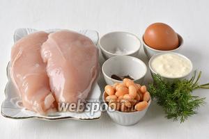 Для приготовления блюда нам понадобится куриное филе, яйца, фасоль белая консервированная, сметана, укроп, соль, перец.