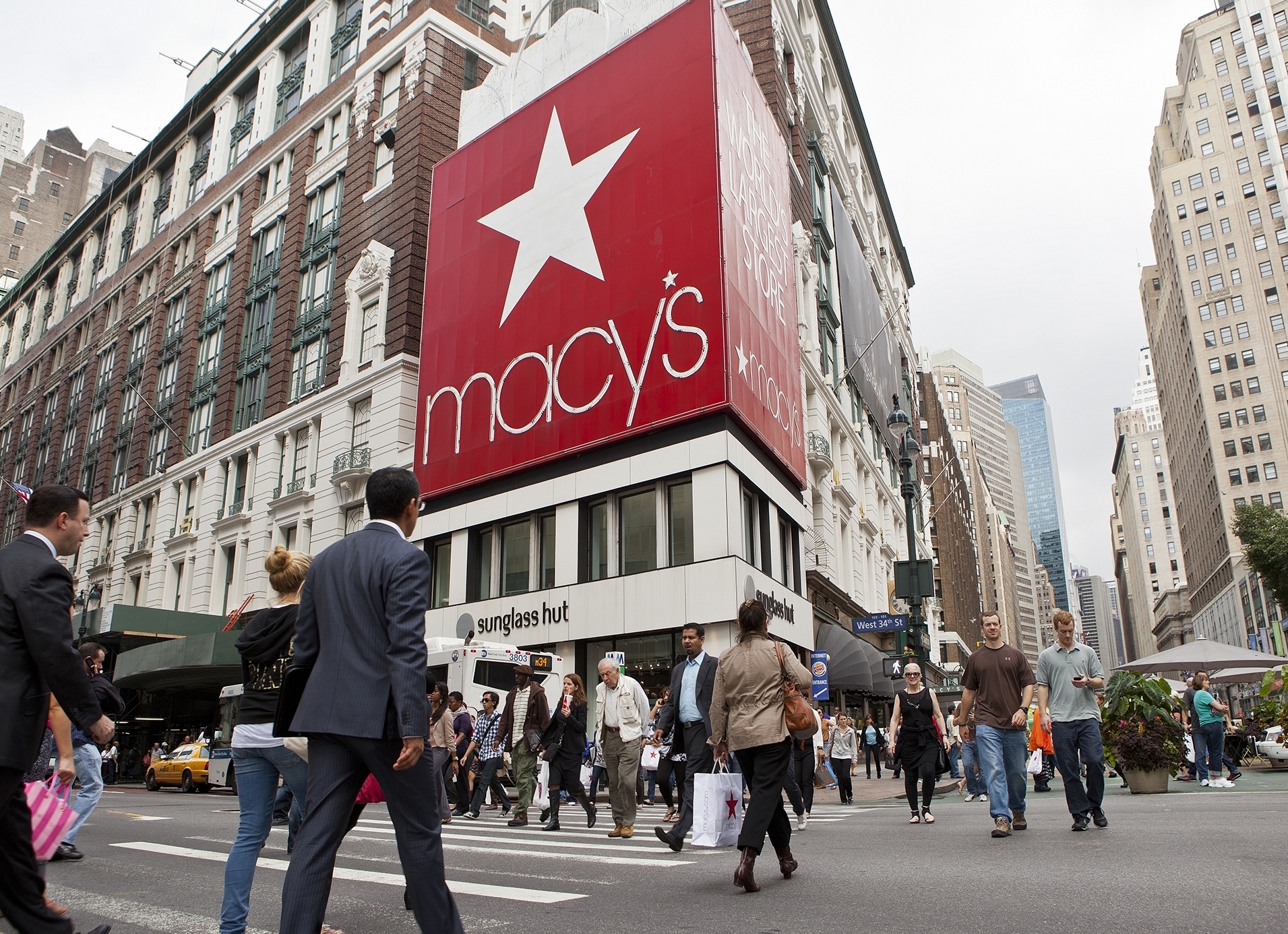 Летние образы из США: как обновить гардероб с Macy’s и сэкономить с Shopomule?